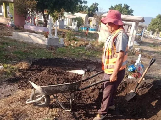 Limpieza en el Panteón del Cerro Morelos y La Cruz: Un Esfuerzo por la Dignidad