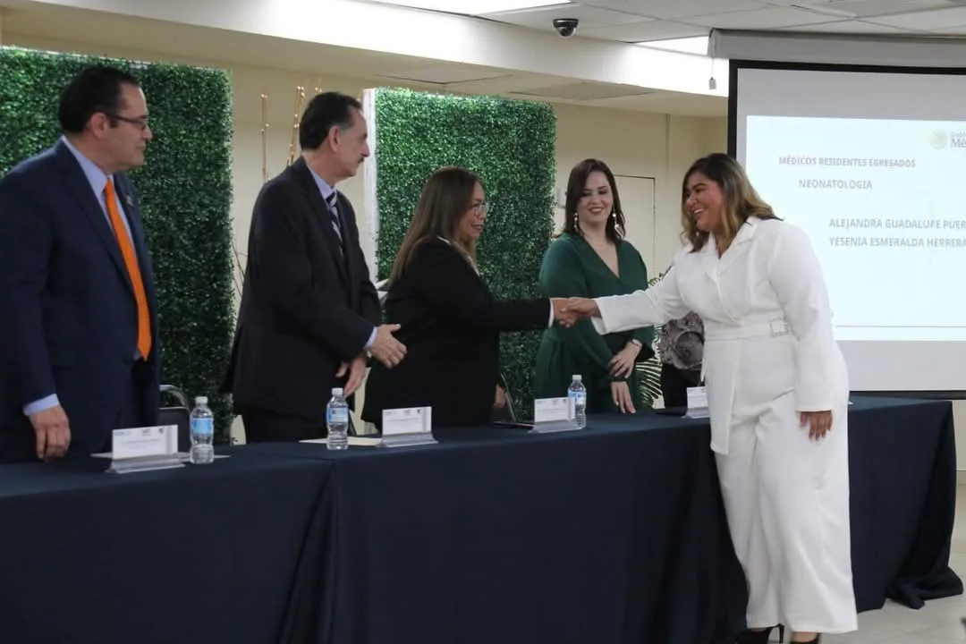 La UAT y el HRAEV Realizan Ceremonia de Egreso de Médicos Residentes
