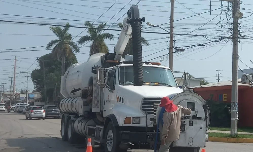 Notable Mantenimiento a la Red Hidrosanitaria de COMAPA SUR en Ciudad Madero