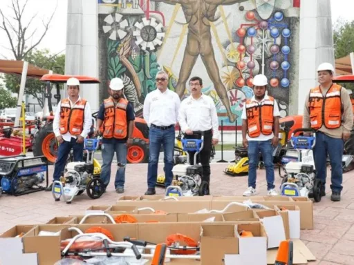 Entrega Rector de Equipo para el Mantenimiento de los Campus de la UAT