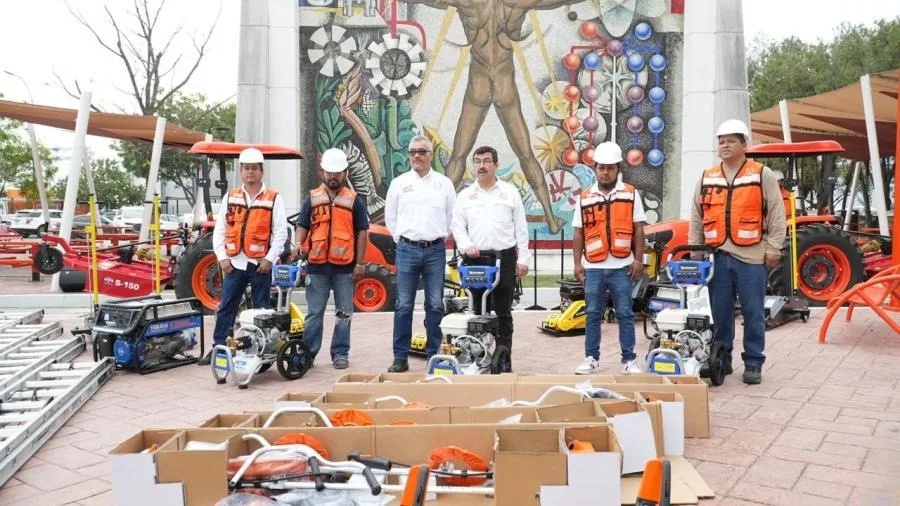 Entrega Rector de Equipo para el Mantenimiento de los Campus de la UAT