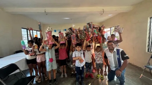 🔴 Profe Paco celebra a niños del transporte gratuito con un festejo especial en #CdVictoria