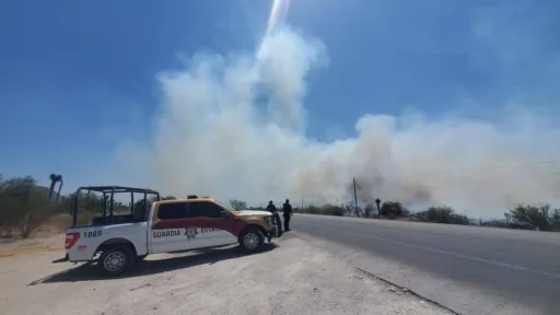 Guardia Estatal brinda seguridad ante incendio forestal en Carretera Federal 101