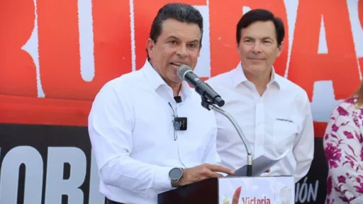 Presentan el "Lalo Bus", dará transporte escolar gratuito