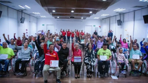 DIF Tamaulipas, Vida Independiente y Oxxo entregan sillas de ruedas a personas con discapacidad