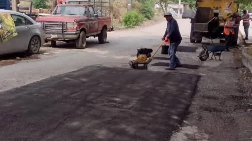Tras lluvias, activa Municipio plan de bacheo intenso