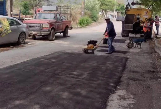 Tras lluvias, activa Municipio plan de bacheo intenso