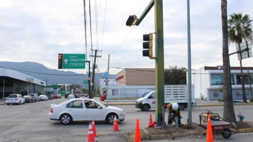 Obras Públicas atiende avances en semáforos y proyectos carreteros en Tamaulipas
