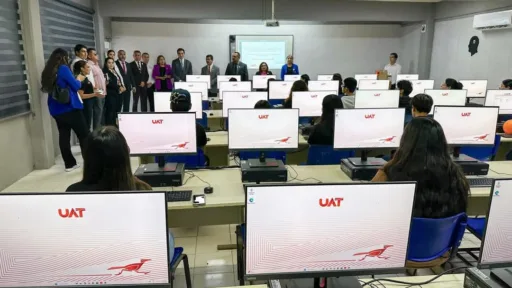 Rector de la UAT equipa centros de cómputo en Reynosa y Valle Hermoso