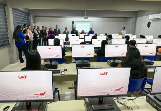 Rector de la UAT equipa centros de cómputo en Reynosa y Valle Hermoso