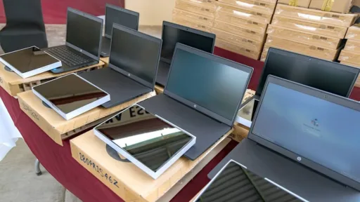 SET entrega equipo tecnológico a primarias y telesecundarias en Reynosa