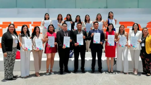 Médicos de la UAT Reciben Premio CENEVAL por Excelencia Académica