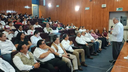 Salud Actualiza a Trabajadores con Curso Taller sobre Manejo Clínico del Dengue
