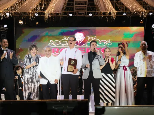 Homenaje a Roberto Cantoral