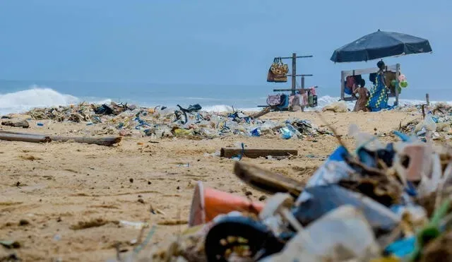 Persistente contaminación plástica en las costas de Tamaulipas en 2025