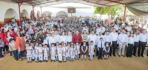 Tamaulipas inicia ciclo escolar 2025-2026 con entrega de útiles y uniforme