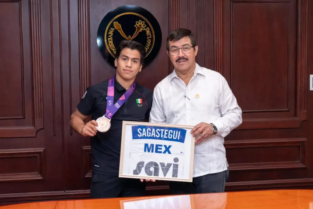 Dámaso Anaya reconoce a Edison Sagastegui por logros internacionales 2025